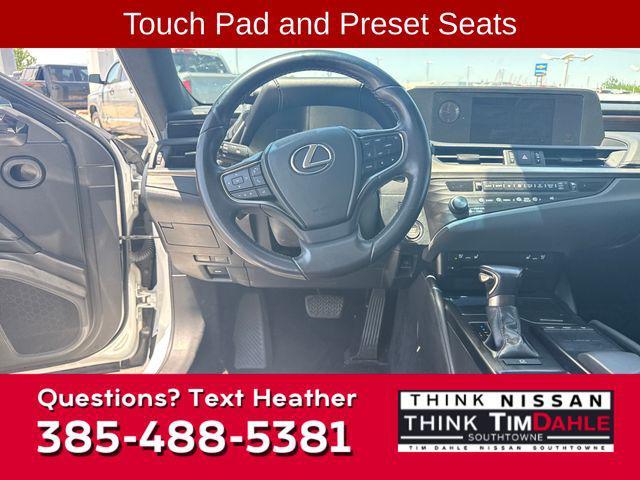 Photo of 2019 White Lexus ES 350