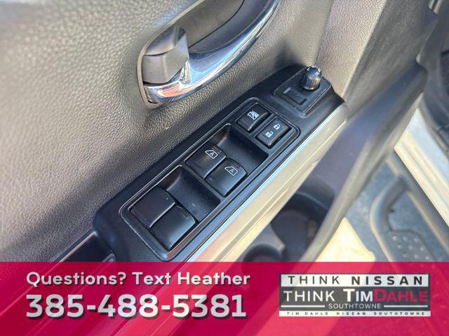 Photo of 2023 Glacier White Nissan Titan