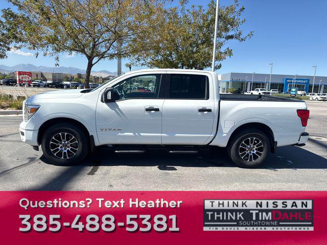 Photo of 2023 Glacier White Nissan Titan