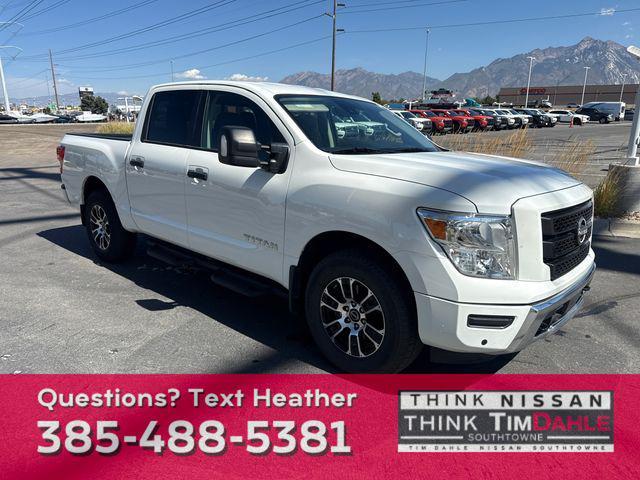 Photo of 2023 Glacier White Nissan Titan