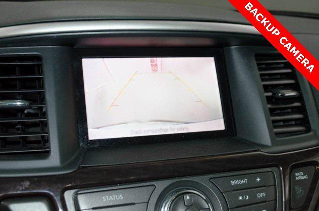 Photo of 2016 Pearl White Nissan Pathfinder
