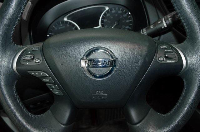 Photo of 2016 Pearl White Nissan Pathfinder