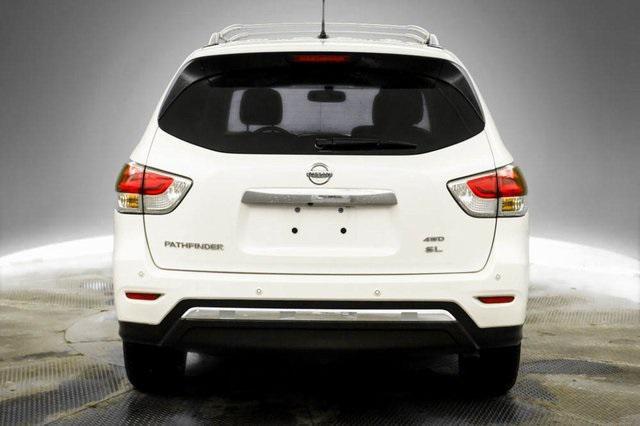 Photo of 2016 Pearl White Nissan Pathfinder