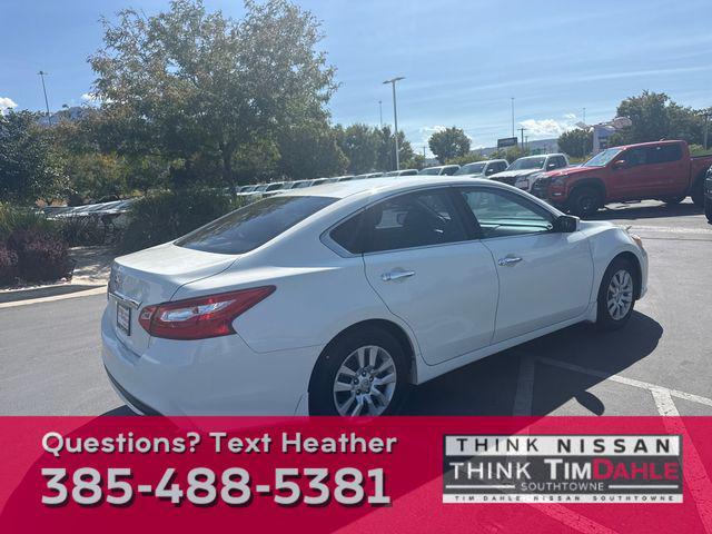 Photo of 2016 Glacier White Nissan Altima