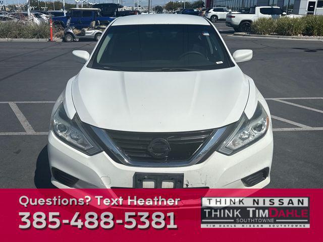 Photo of 2016 Glacier White Nissan Altima