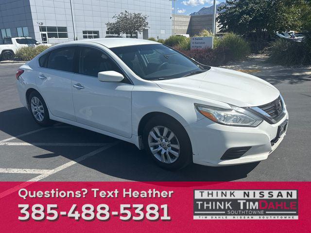 Photo of 2016 Glacier White Nissan Altima