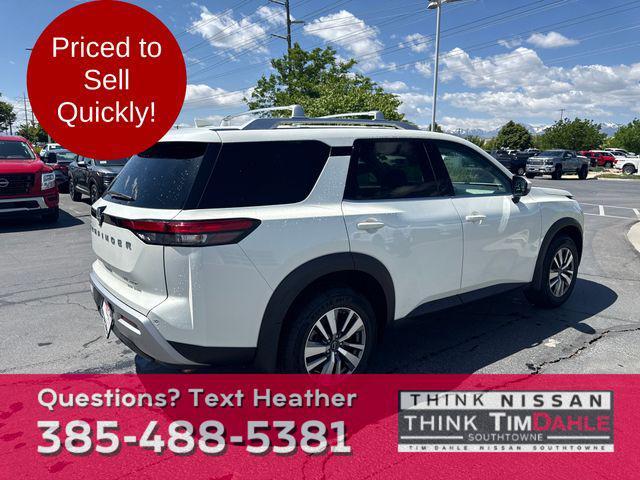 Photo of 2022 Pearl White Tricoat Nissan Pathfinder