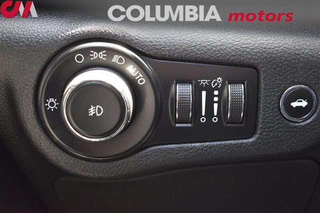 Photo of 2015 Bright White Clearcoat Chrysler 200