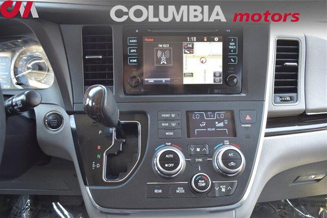 Photo of 2015 Silver Sky Metallic Toyota Sienna