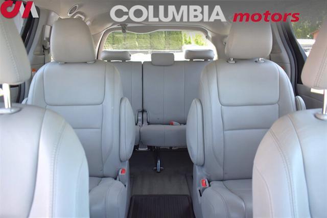Photo of 2015 Silver Sky Metallic Toyota Sienna