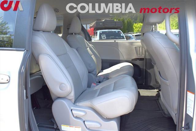 Photo of 2015 Silver Sky Metallic Toyota Sienna