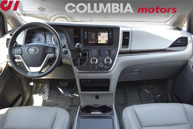 Photo of 2015 Silver Sky Metallic Toyota Sienna