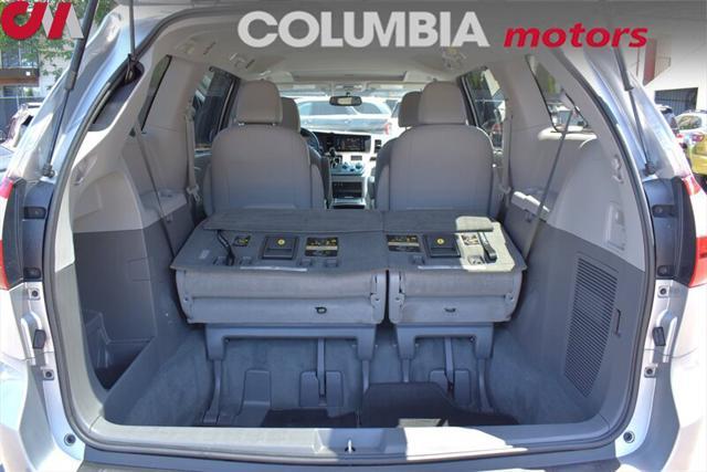Photo of 2015 Silver Sky Metallic Toyota Sienna