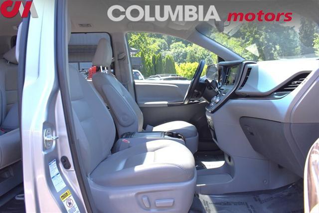 Photo of 2015 Silver Sky Metallic Toyota Sienna