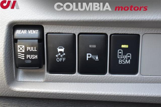 Photo of 2015 Silver Sky Metallic Toyota Sienna