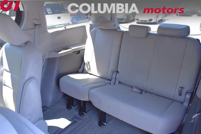 Photo of 2015 Silver Sky Metallic Toyota Sienna
