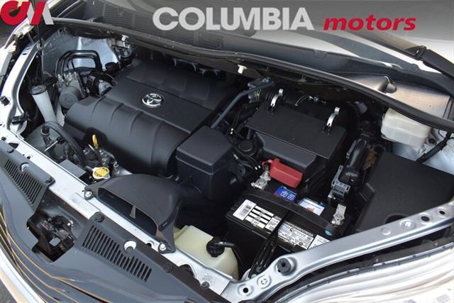 Photo of 2015 Silver Sky Metallic Toyota Sienna