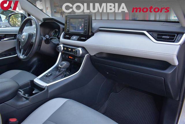 Photo of 2021 Silver Sky Metallic Toyota RAV4 Hybrid