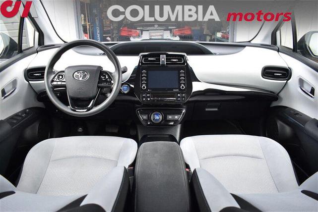 Photo of 2022 Classic Silver Metallic Toyota Prius