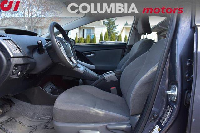Photo of 2015 Winter Gray Metallic Toyota Prius