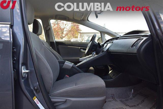 Photo of 2015 Winter Gray Metallic Toyota Prius