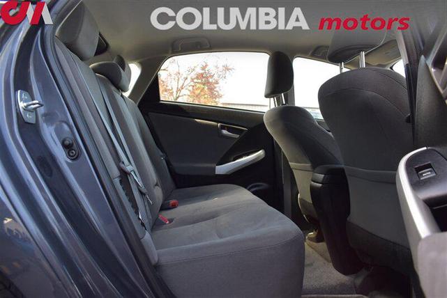 Photo of 2015 Winter Gray Metallic Toyota Prius