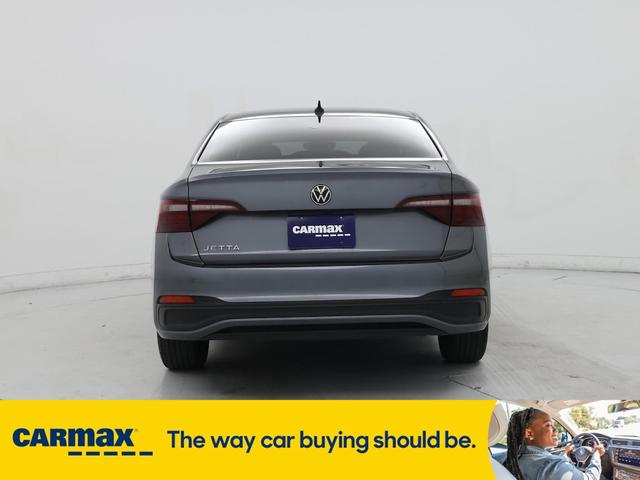 Photo of 2024 Gray Volkswagen Jetta