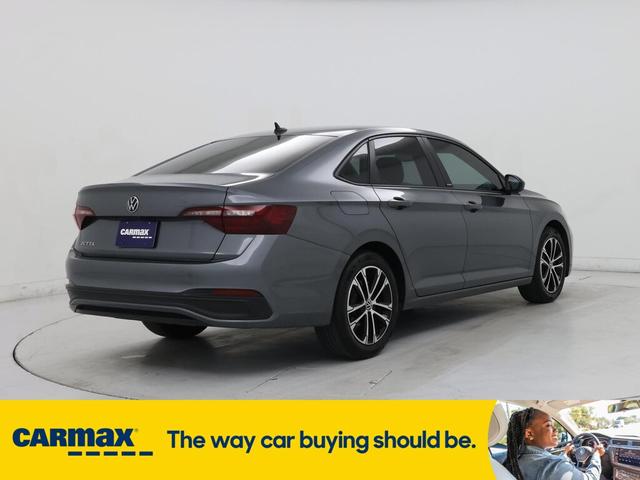 Photo of 2024 Gray Volkswagen Jetta
