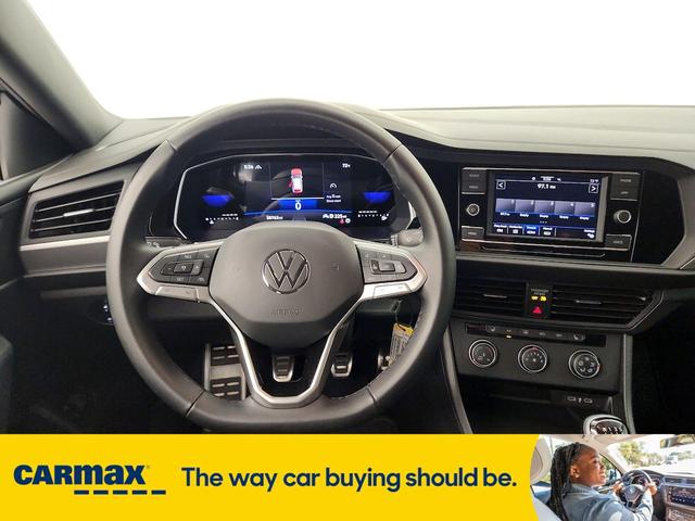 Photo of 2024 Gray Volkswagen Jetta