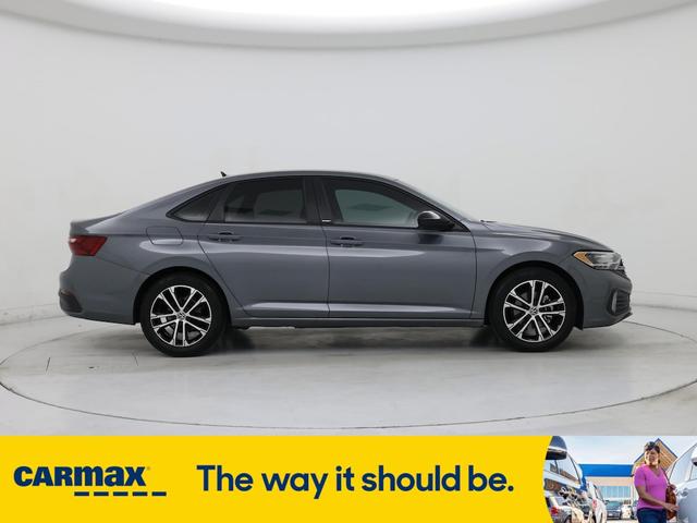 Photo of 2024 Gray Volkswagen Jetta