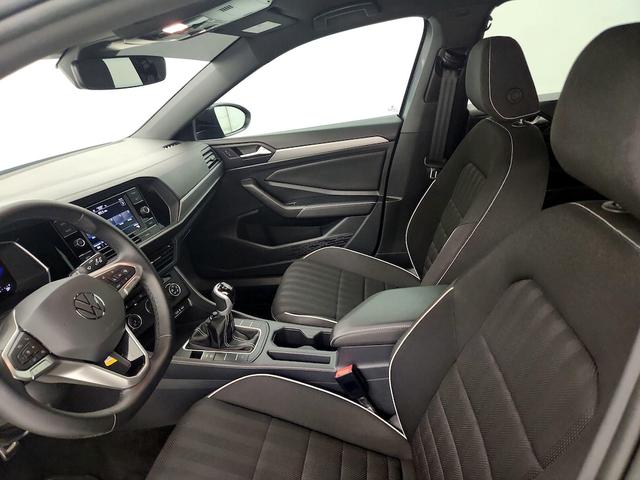 Photo of 2024 Gray Volkswagen Jetta