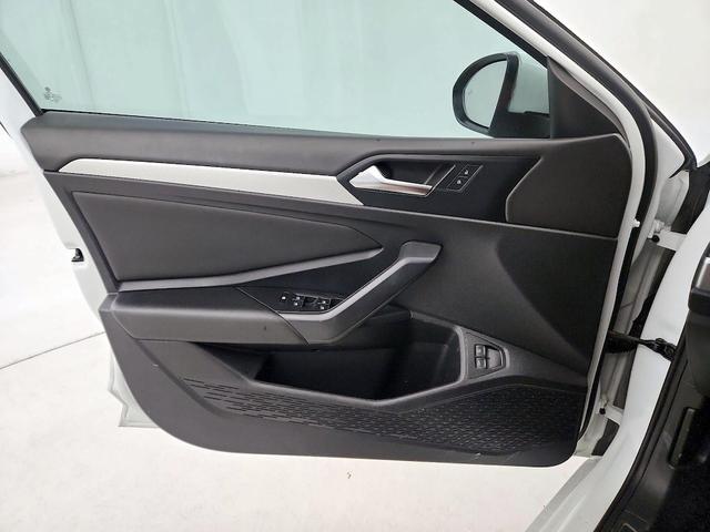 Photo of 2021 White Volkswagen Jetta