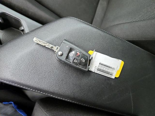 Photo of 2021 White Volkswagen Jetta