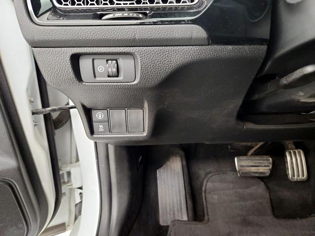 Photo of 2022 White Honda Civic