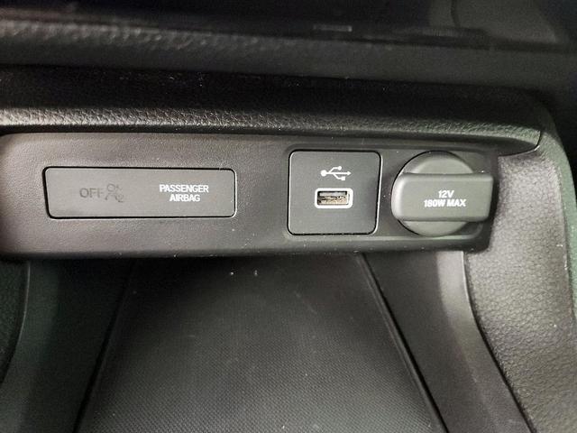 Photo of 2022 White Honda Civic