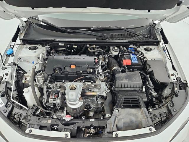 Photo of 2022 White Honda Civic