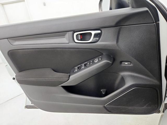 Photo of 2022 White Honda Civic