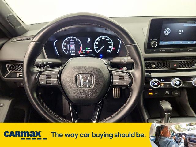 Photo of 2022 White Honda Civic