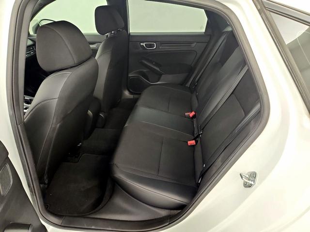 Photo of 2022 White Honda Civic