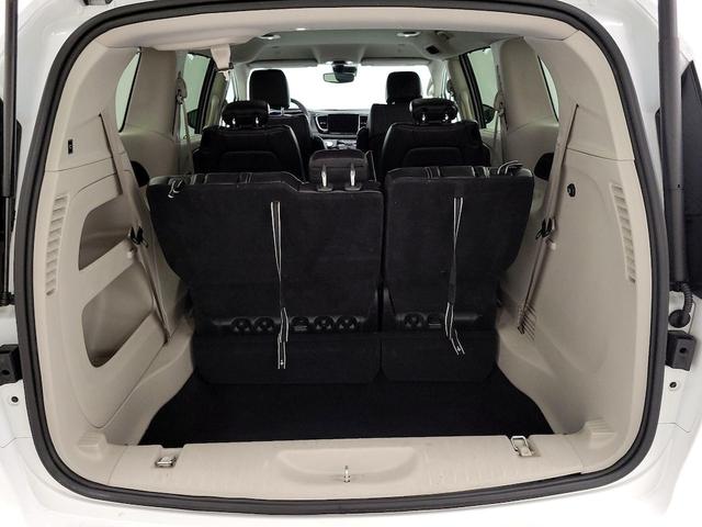 Photo of 2023 White Chrysler Pacifica