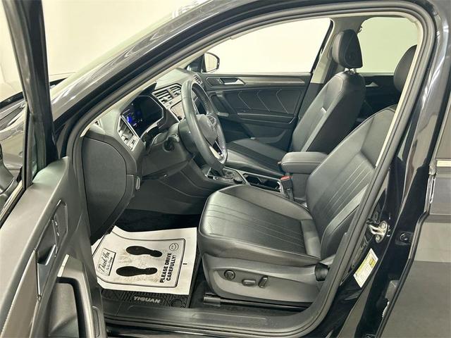 Photo of 2022 Deep Black Pearl Effect Volkswagen Tiguan