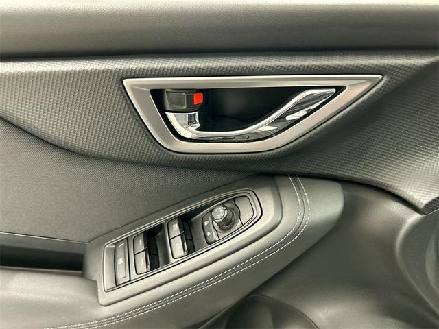 Photo of 2022 Crystal White Pearl Subaru Forester