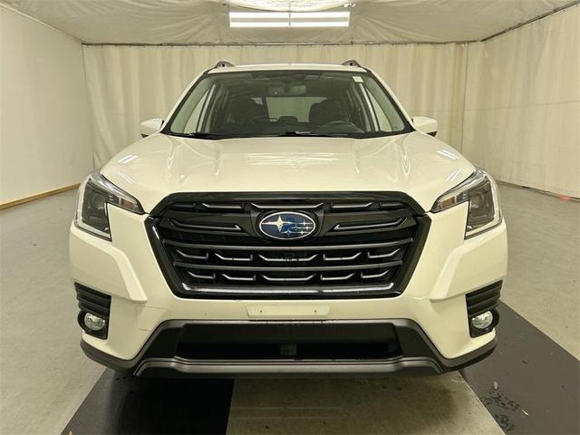 Photo of 2022 Crystal White Pearl Subaru Forester