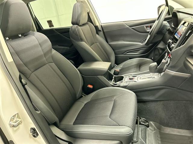 Photo of 2022 Crystal White Pearl Subaru Forester