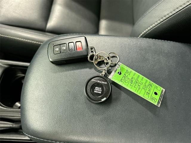 Photo of 2018 Red Toyota RAV4 Hybrid