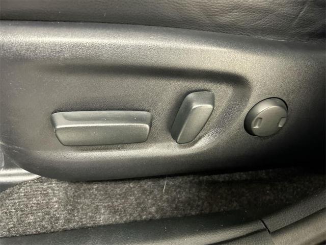 Photo of 2018 Red Toyota RAV4 Hybrid