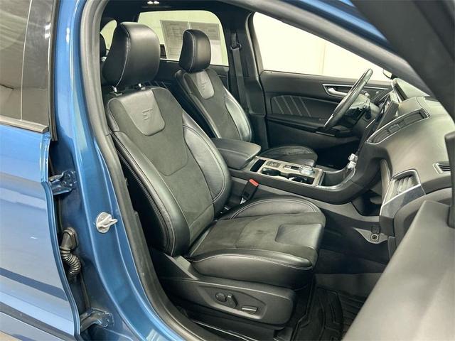 Photo of 2021 Blue Metallic Ford Edge