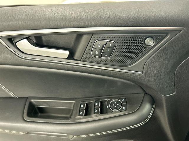 Photo of 2021 Blue Metallic Ford Edge