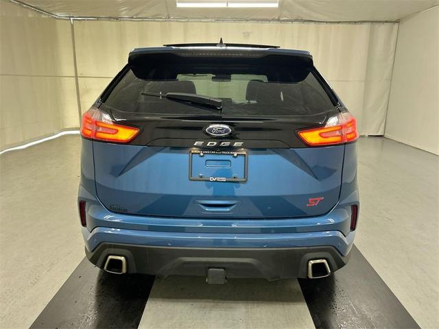 Photo of 2021 Blue Metallic Ford Edge