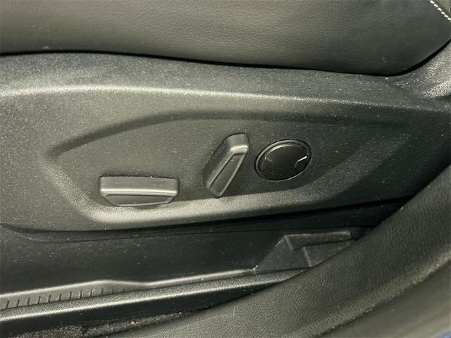 Photo of 2021 Blue Metallic Ford Edge
